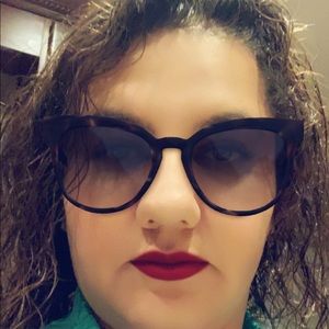 Meet your Posher, Julisa